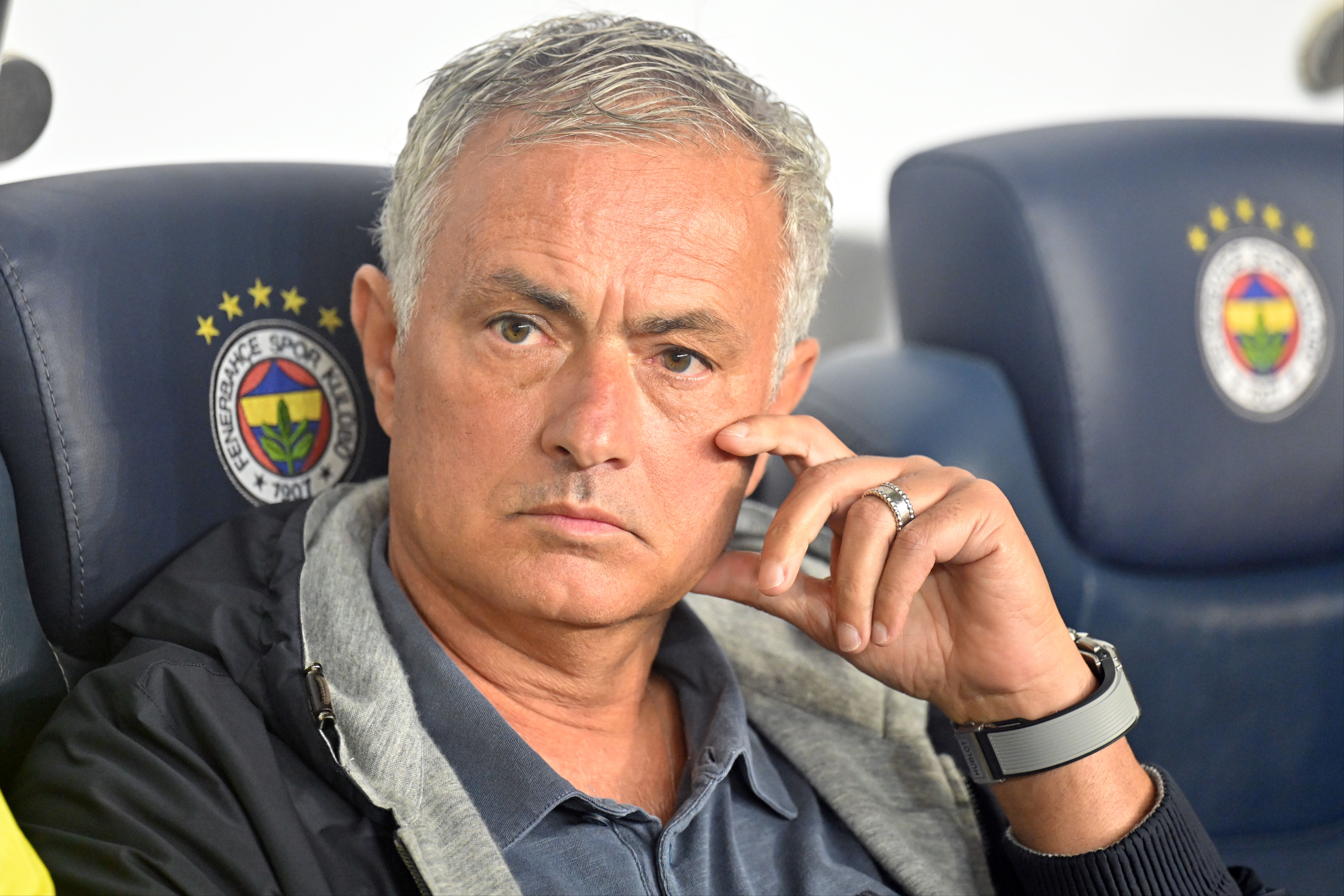 Okan Buruk'tan Jose Mourinho'ya galibiyet bakışı! Sosyal medyada gündem oldu Okan Buruk'tan Jose Mourinho'ya galibiyet bakışı! Sosyal medyada gündem oldu - 2. Resim