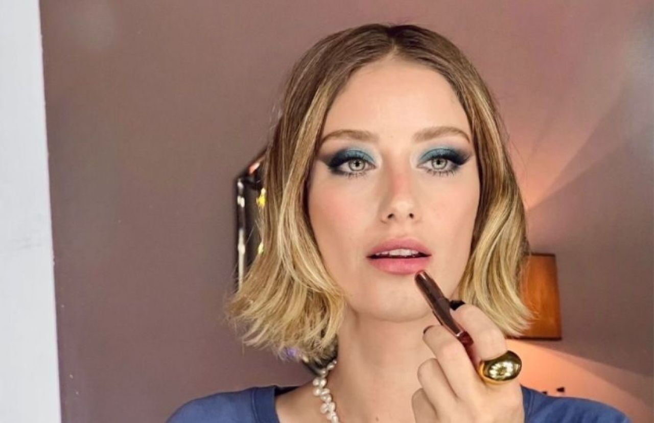 Pera Palas'ta Gece Yarısı'nın Esra'sı Hazal Kaya kimdir, kaç yaşında? Hazal Kaya yer aldığı projeler ve biyografisi  - 2. Resim