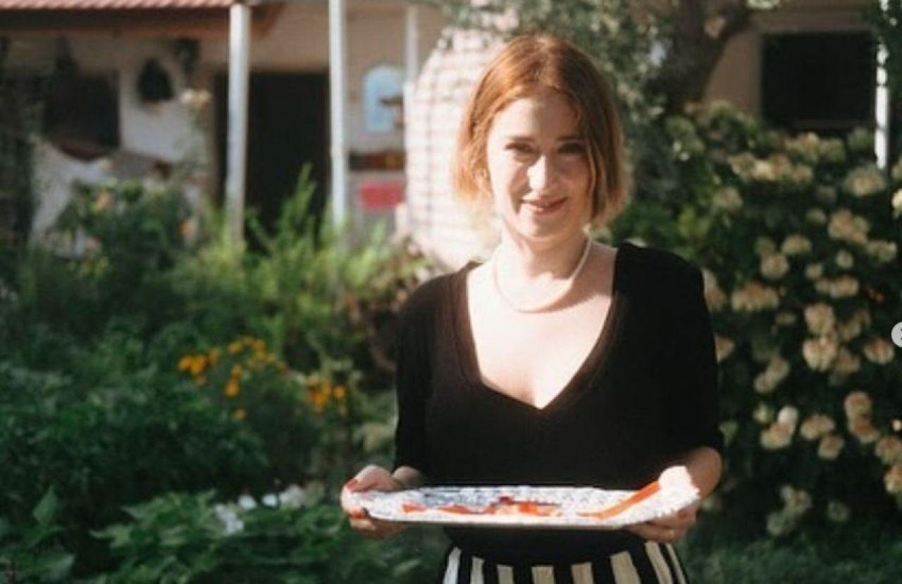 Pera Palas'ta Gece Yarısı'nın Esra'sı Hazal Kaya kimdir, kaç yaşında? Hazal Kaya yer aldığı projeler ve biyografisi  - 1. Resim