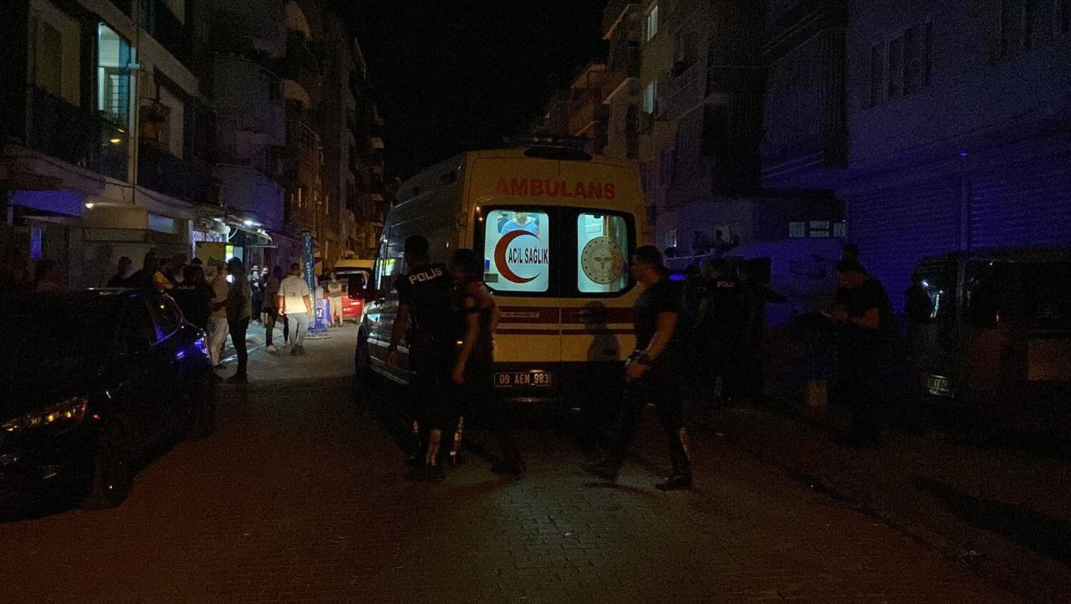 Sokak hayvanları için mama kavgası kanlı bitti! Bıçakla saldırdı, 2 kişi yaralandı Sokak hayvanları için mama kavgası kanlı bitti! Bıçakla saldırdı, 2 kişi yaralandı - 2. Resim