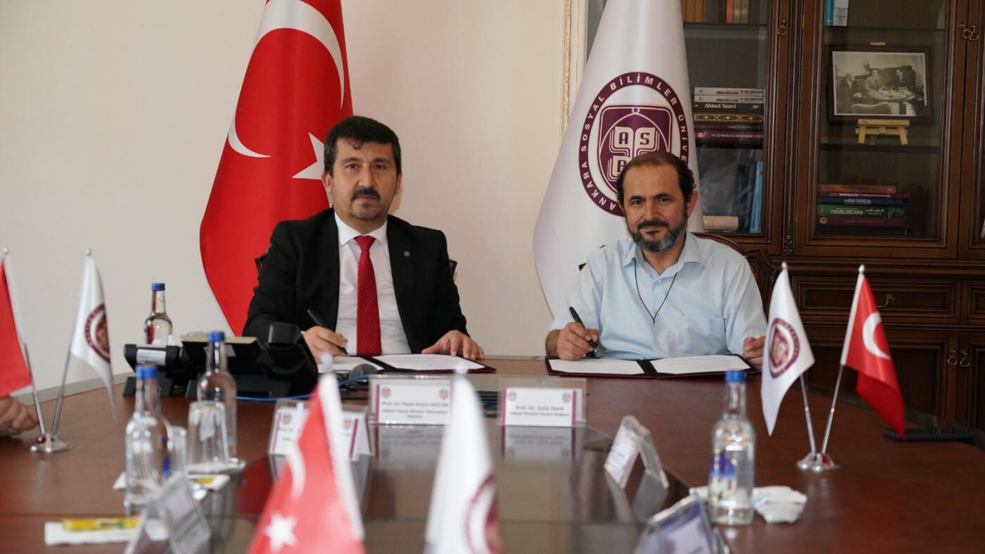 Yıldız Teknik Üniversitesi yeni rektörü Prof. Dr. Eyüp Debik ÇEKUD Yönetim Kurulu Başkanı Yıldız Teknik Üniversitesi yeni rektörü Prof. Dr. Eyüp Debik ÇEKUD Yönetim Kurulu Başkanı - 7. Resim