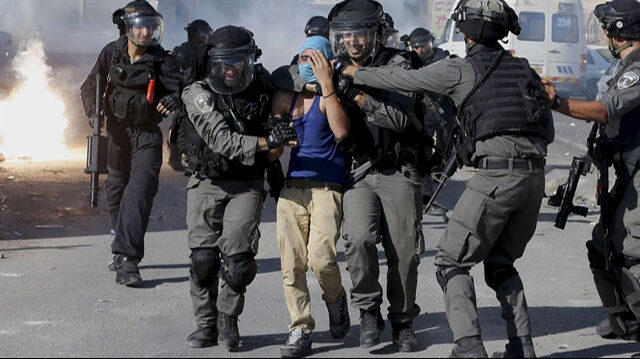 Alman polisi 10 yaşındaki çocuğu Filistin bayrağı taşıdığı için gözaltına aldı - 5. Resim