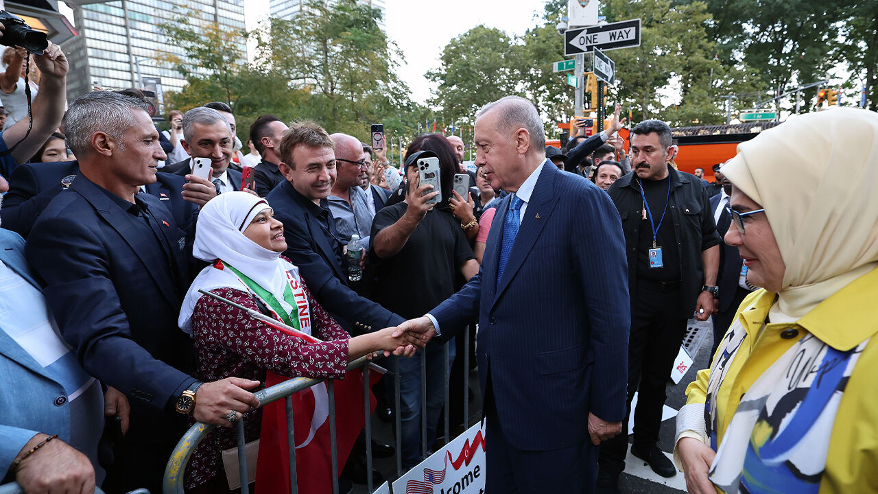 Cumhurbaşkanı Erdoğan'a ABD'de sevgi gösterisi! Hepsiyle tek tek tokalaştı - 3. Resim