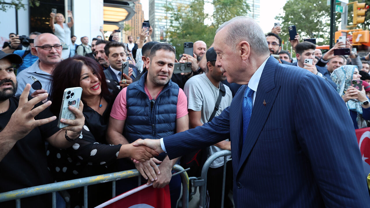 Cumhurbaşkanı Erdoğan'a ABD'de sevgi gösterisi! Hepsiyle tek tek tokalaştı - 4. Resim