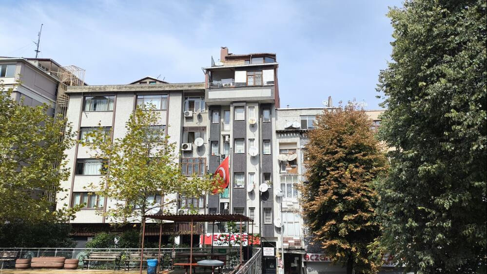Fatih'te ka&ccedil;ak kat &uuml;st&uuml;ne yapılan başka bir ka&ccedil;ak kat herkesi şoke etti - 3. Resim