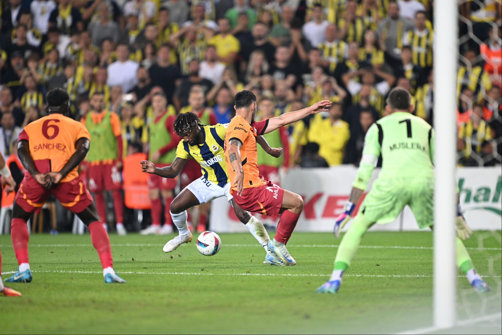 Fenerbahçe-Galatasaray derbisi sonrası olay yorumlar! Spor yazarları neler dedi? - 4. Resim