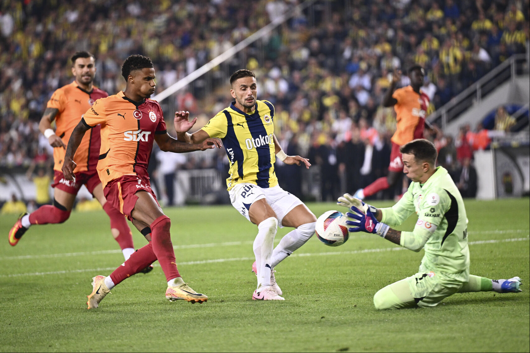 Fenerbahçe-Galatasaray derbisi sonrası olay yorumlar! Spor yazarları neler dedi? - 5. Resim