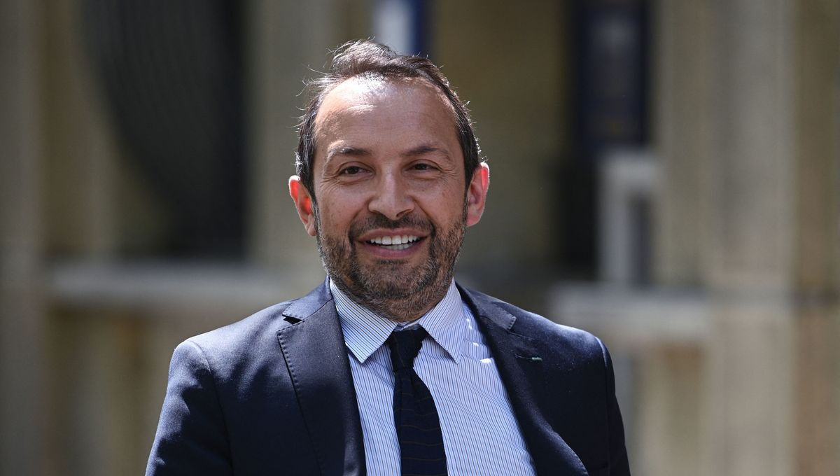 Fransa'da yeni kabineye 'Macron hükümetinin devamı' tepkisi Fransa'da yeni kabineye 'Macron hükümetinin devamı' tepkisi - 1. Resim