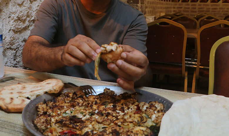 İsmi ve görüntüsü garip geliyor, ‘beyin tava’ eşsiz lezzetiyle damak çatlatıyor - 1. Resim