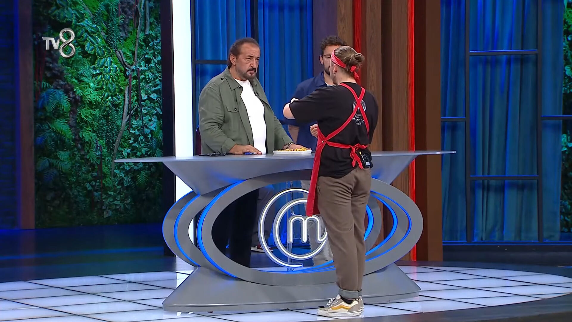 MasterChef'te tiksindiren anlar! Yemeğin içinden kurt çıktı, şefler az kalsın mideye indiriyordu MasterChef'te tiksindiren anlar! Yemeğin içinden kurt çıktı, şefler az kalsın mideye indiriyordu - 2. Resim