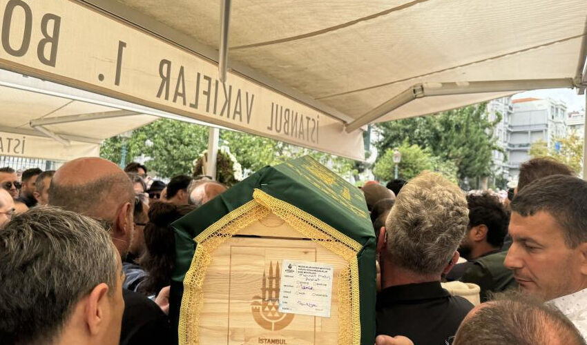 Metin Arolat’a acı veda! Sanatçı dostları cenazede gözyaşı döktü - 4. Resim