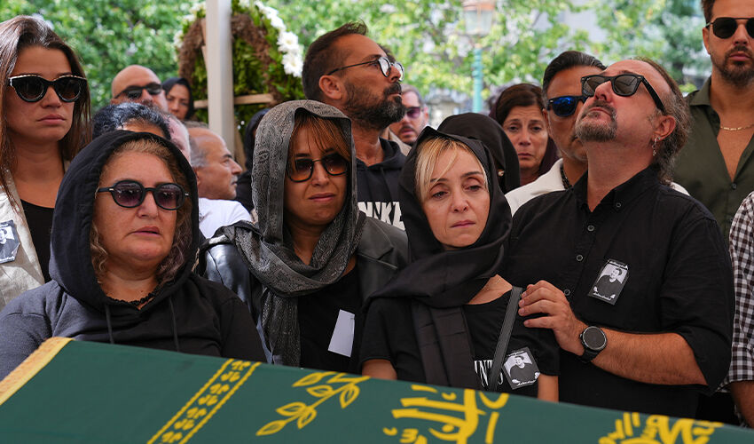 Metin Arolat’a acı veda! Sanatçı dostları cenazede gözyaşı döktü - 8. Resim