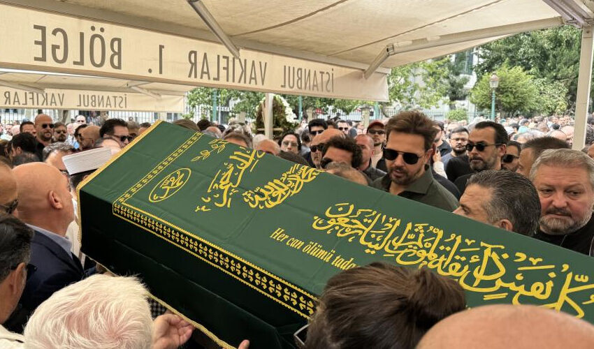 Metin Arolat’a acı veda! Sanatçı dostları cenazede gözyaşı döktü - 5. Resim