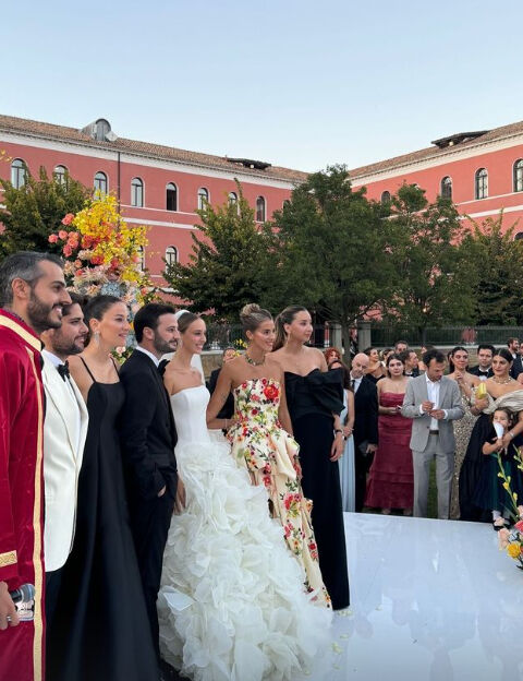 Sosyeteyi İtalya’da buluşturan düğün! Sima Tarkan ile Mark Basoglu dünya evine girdi - 6. Resim