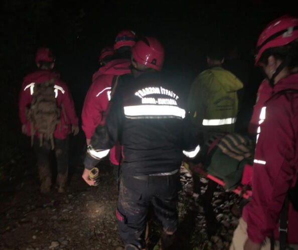 Trabzon'daki heyelanda toprak altında kalan kadın felaket anlarını anlattı: Orada ölümü hissettim - 3. Resim