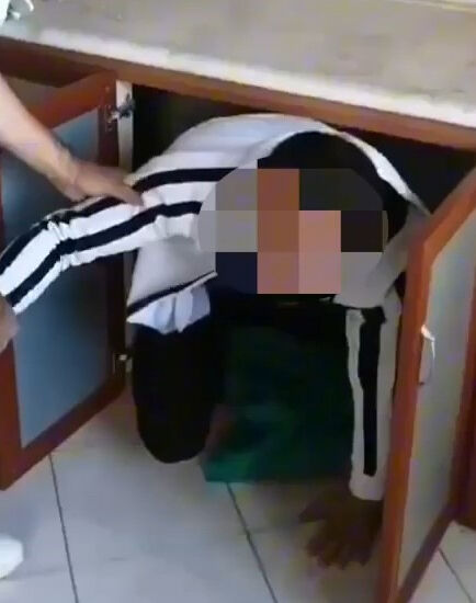 9 yıl hapis cezası vardı! Mutfak tezgahının altında böyle yakalandı - 1. Resim