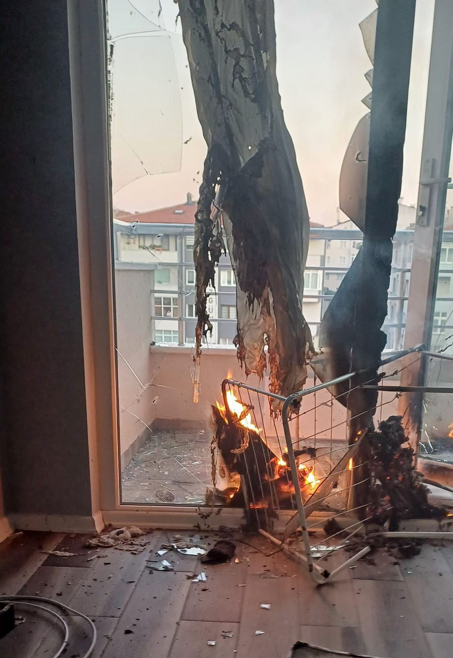 Balıkesir'de doğalgaz bomba gibi patladı! - 1. Resim