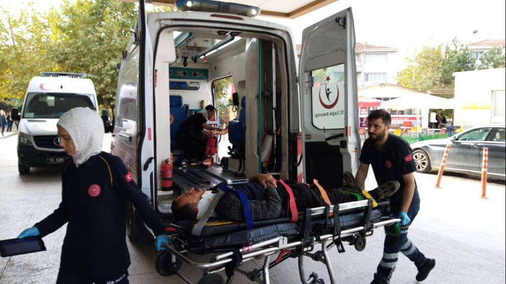 Bursa'da can pazarı! İşçi servisi devrildi, 13 yaralı var - 4. Resim