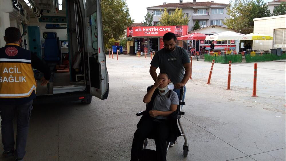 Bursa'da can pazarı! İşçi servisi devrildi, 13 yaralı var - 2. Resim