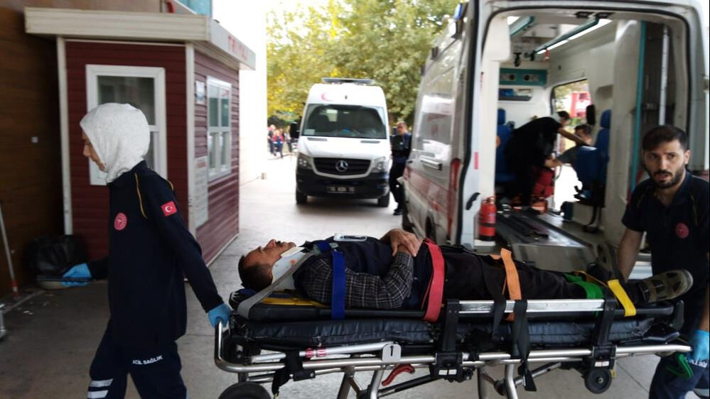 Bursa'da can pazarı! İşçi servisi devrildi, 13 yaralı var - 3. Resim