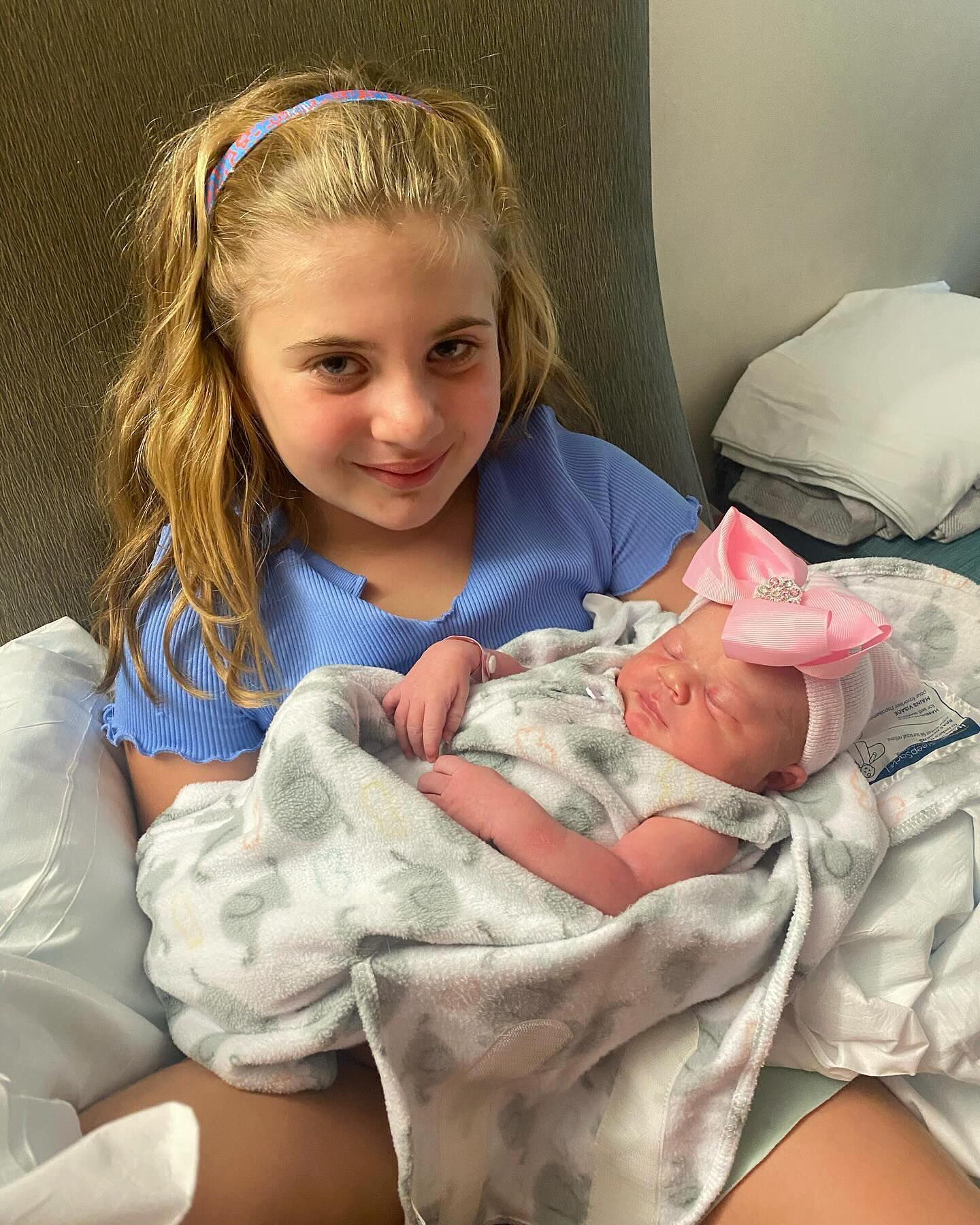 Tolga Karel çocuklarına bırakacağı mirası açıklamıştı! Yeni doğan kızını paylaştı - 4. Resim