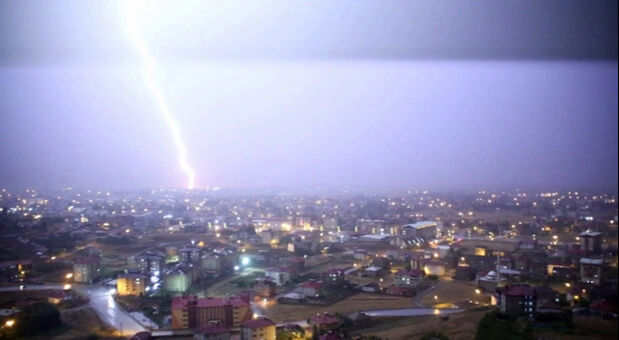Hakkari'de ortaya çıkan görüntü şaşırttı! Gece gündüze döndü - 1. Resim