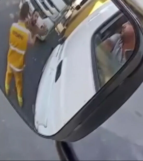 İstanbul'da tır şoförlerinin çekiçli kavgası olay oldu! Görüntüler tüyler ürpertti - 1. Resim