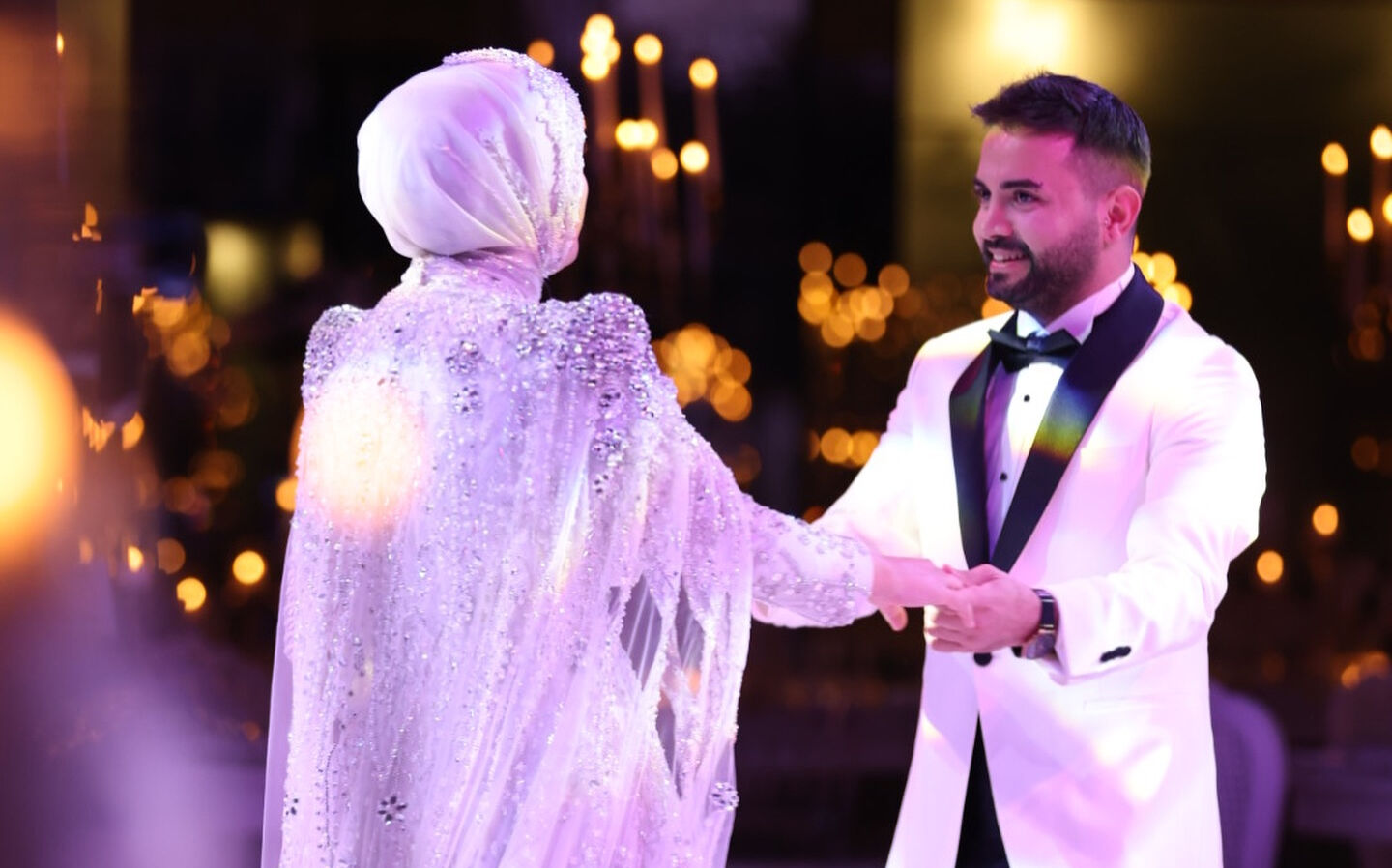 Kadir Ezildi'den ikinci nişan! Bonkör kayınvalide 'altın şov' yaptı Kadir Ezildi'den ikinci nişan! Bonkör kayınvalide 'altın şov' yaptı - 1. Resim