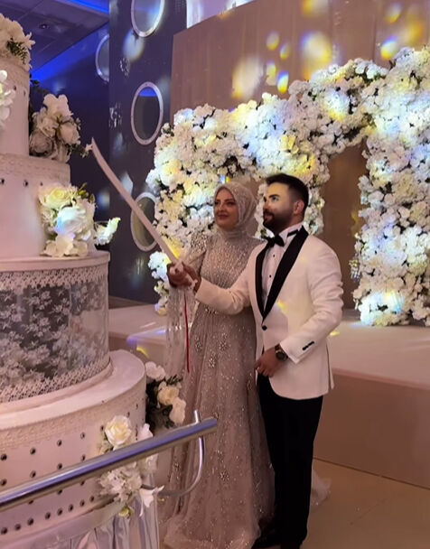 Kadir Ezildi'den ikinci nişan! Bonkör kayınvalide 'altın şov' yaptı Kadir Ezildi'den ikinci nişan! Bonkör kayınvalide 'altın şov' yaptı - 4. Resim