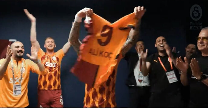 Mauro Icardi, Fenerbahçe galibiyeti sonrası yine Ali Koç forması giydi - 4. Resim