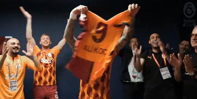 Mauro Icardi, Fenerbahçe galibiyeti sonrası yine Ali Koç forması giydi - 3. Resim