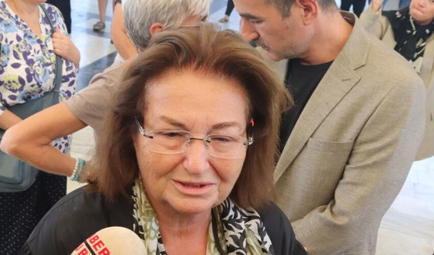 Metin Arolat gözyaşlarıyla defnedildi! Acılı abla: 4 ay önce check up yaptırdı, rahatsızlığı yoktu - 2. Resim