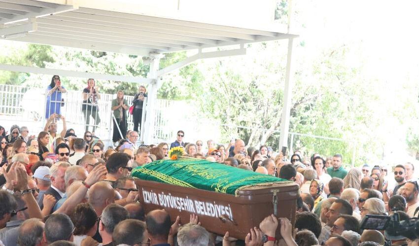 Metin Arolat gözyaşlarıyla defnedildi! Acılı abla: 4 ay önce check up yaptırdı, rahatsızlığı yoktu - 4. Resim