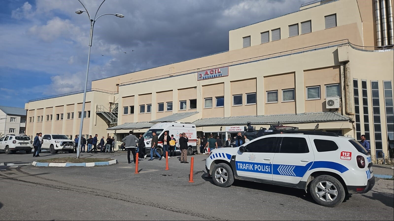 Muş'ta düğün minibüsü takla attı! Çok sayıda yaralı var - 2. Resim