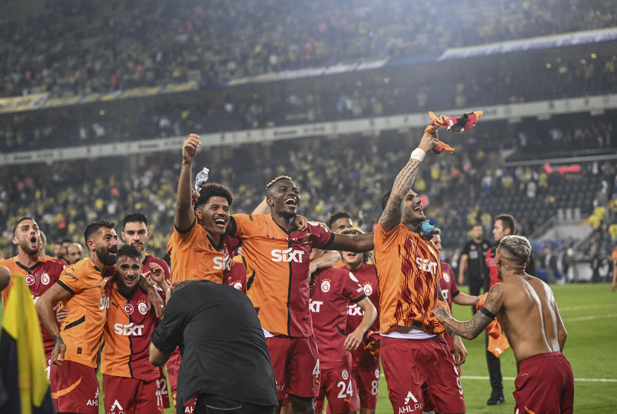 Okan Buruk, Jose Mourinho'yu 5 hamlede mat etti! Derbi zaferinin perde arkasında neler oldu? Okan Buruk, Jose Mourinho'yu 5 hamlede mat etti! Derbi zaferinin perde arkasında neler oldu? - 2. Resim