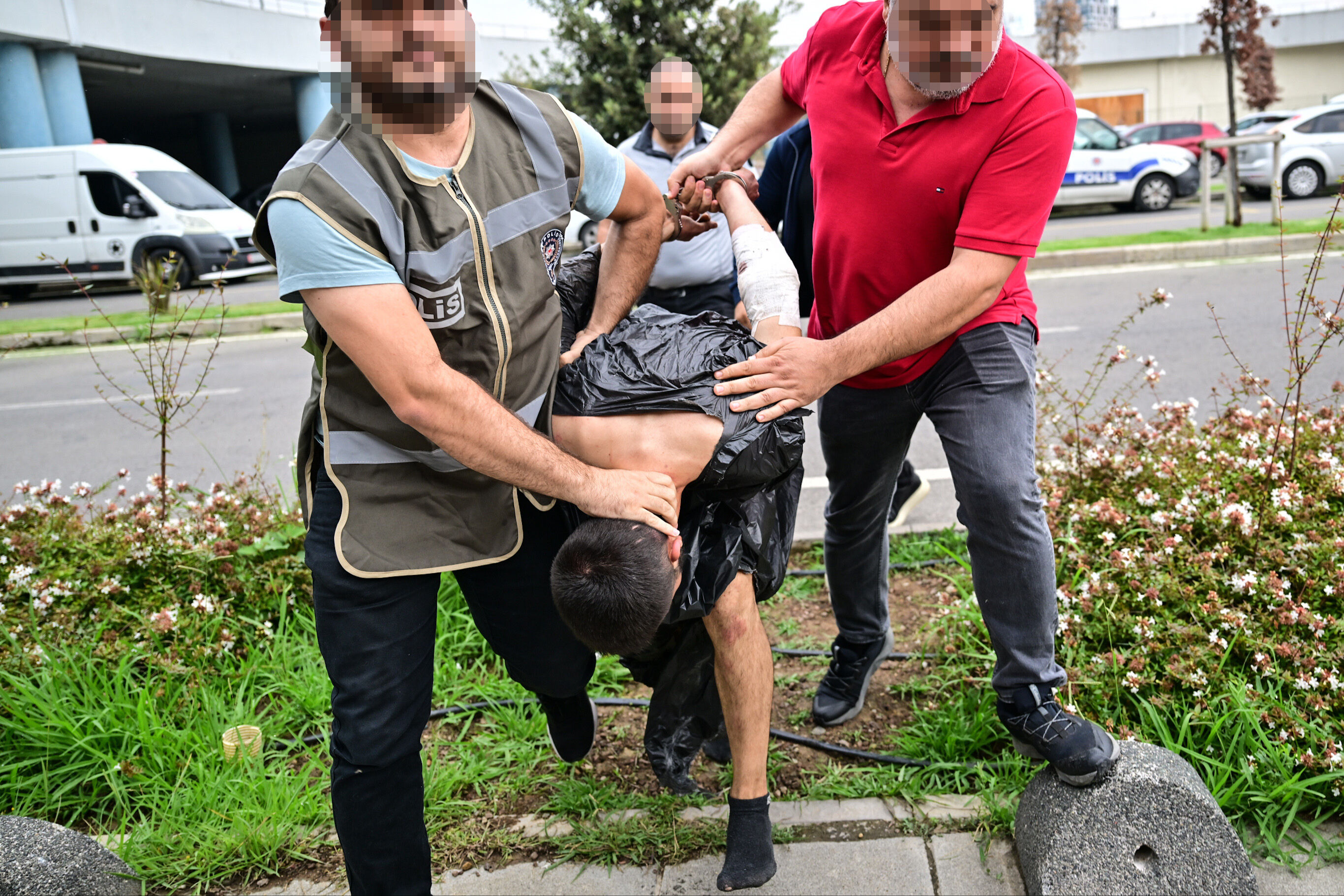 &Ouml;mer Faruk Gergerlioğlu'ndan polis katiline giydirilen &ccedil;&ouml;p poşetiyle ilgili skandal paylaşım! - 1. Resim