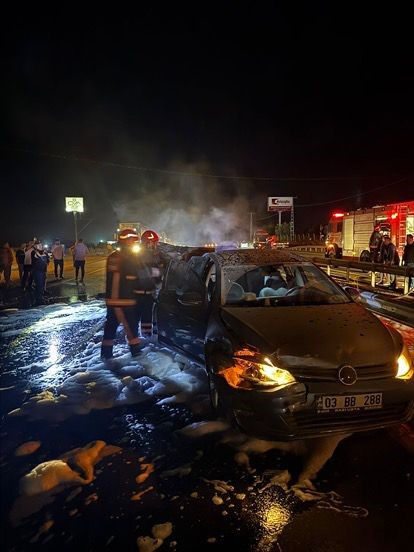 Sakarya'da korkunç kaza! Alev topuna dönen araç karı kocaya mezar oldu - 1. Resim