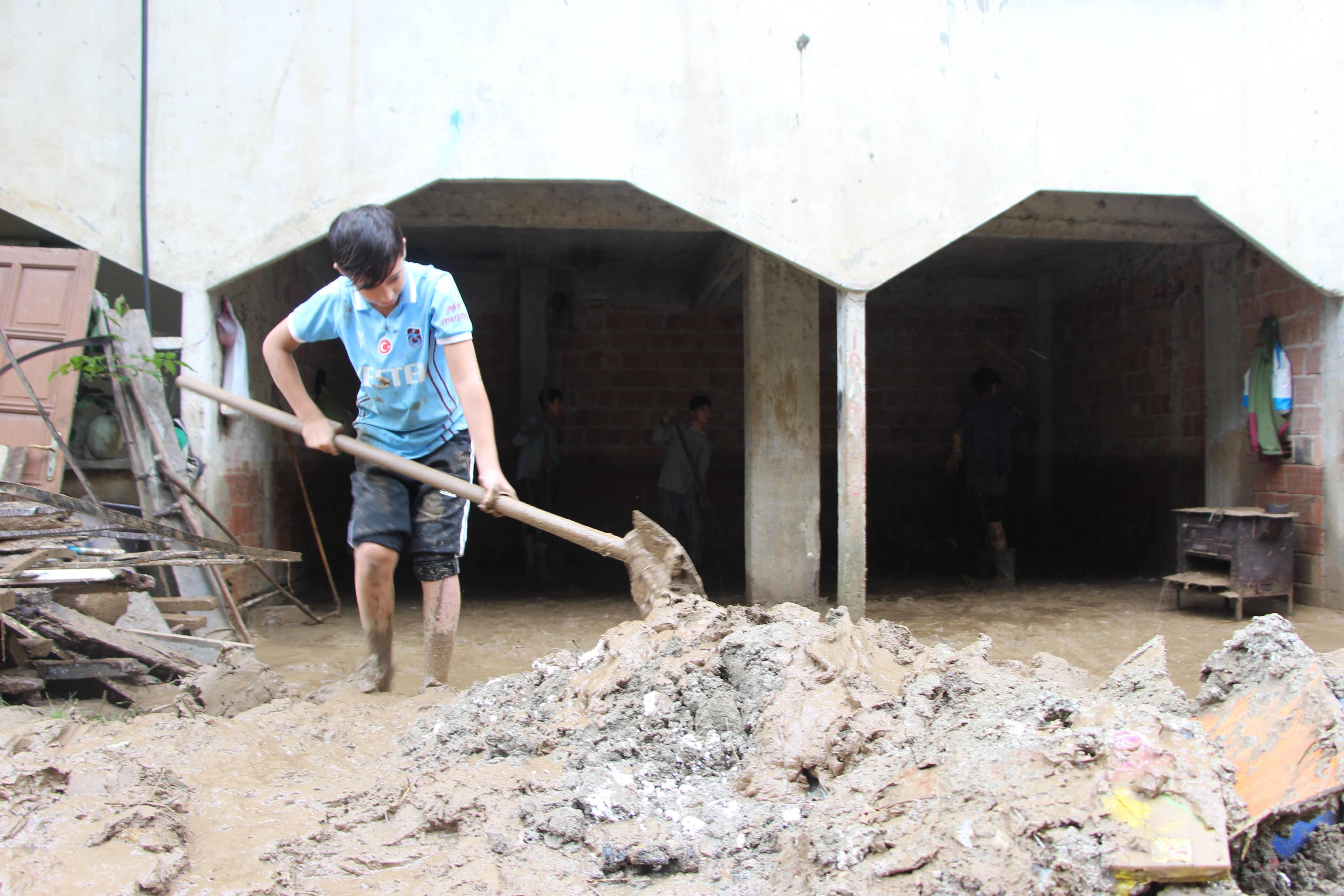 Trabzon'un sel mağdurları anlattı: Hayatlarını mağara kurtardı - 2. Resim