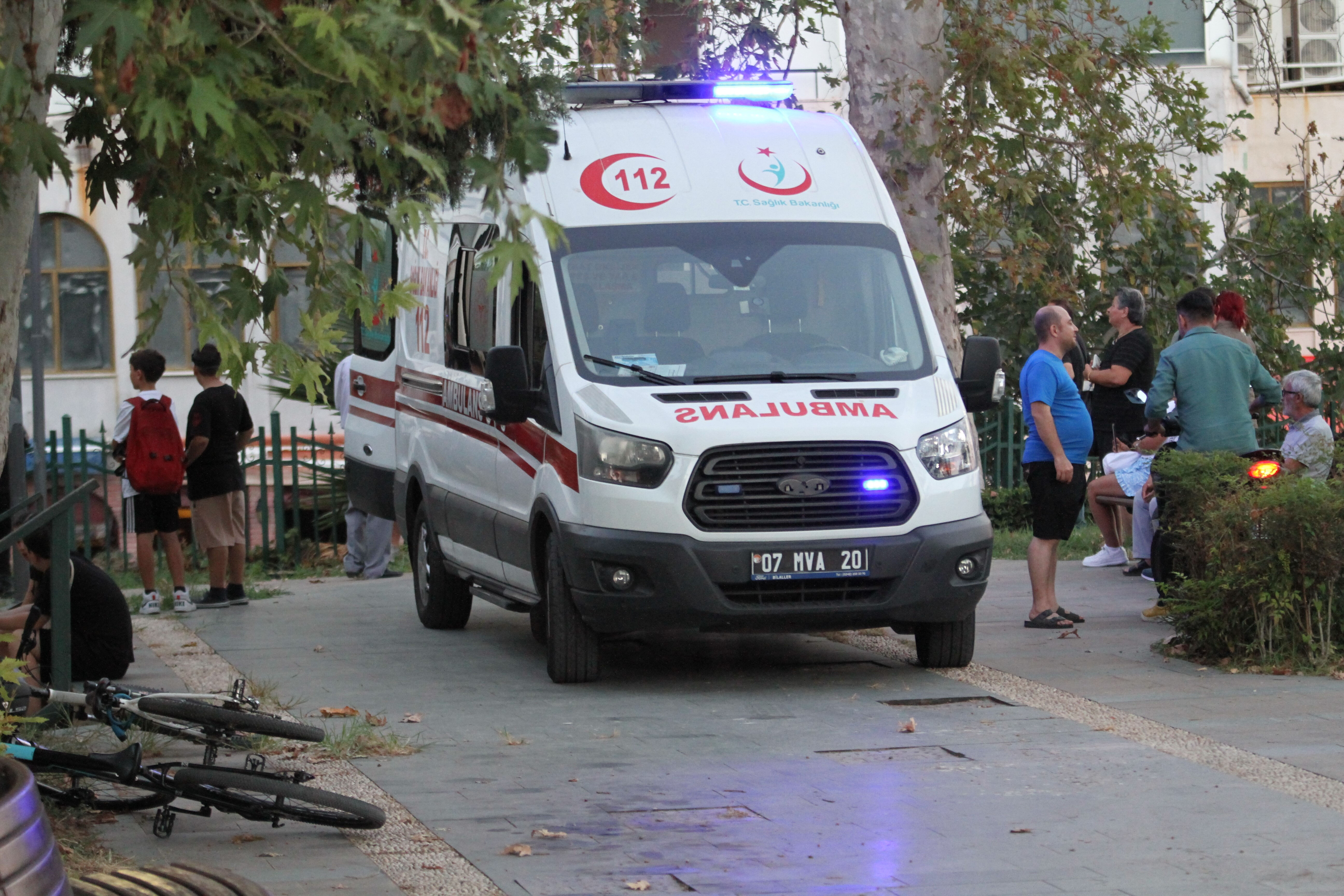 Film sahnelerini aratmayan kurtarma operasyonu! Uçurumdan düşen adamın imdadına itfaiye yetişti - 3. Resim