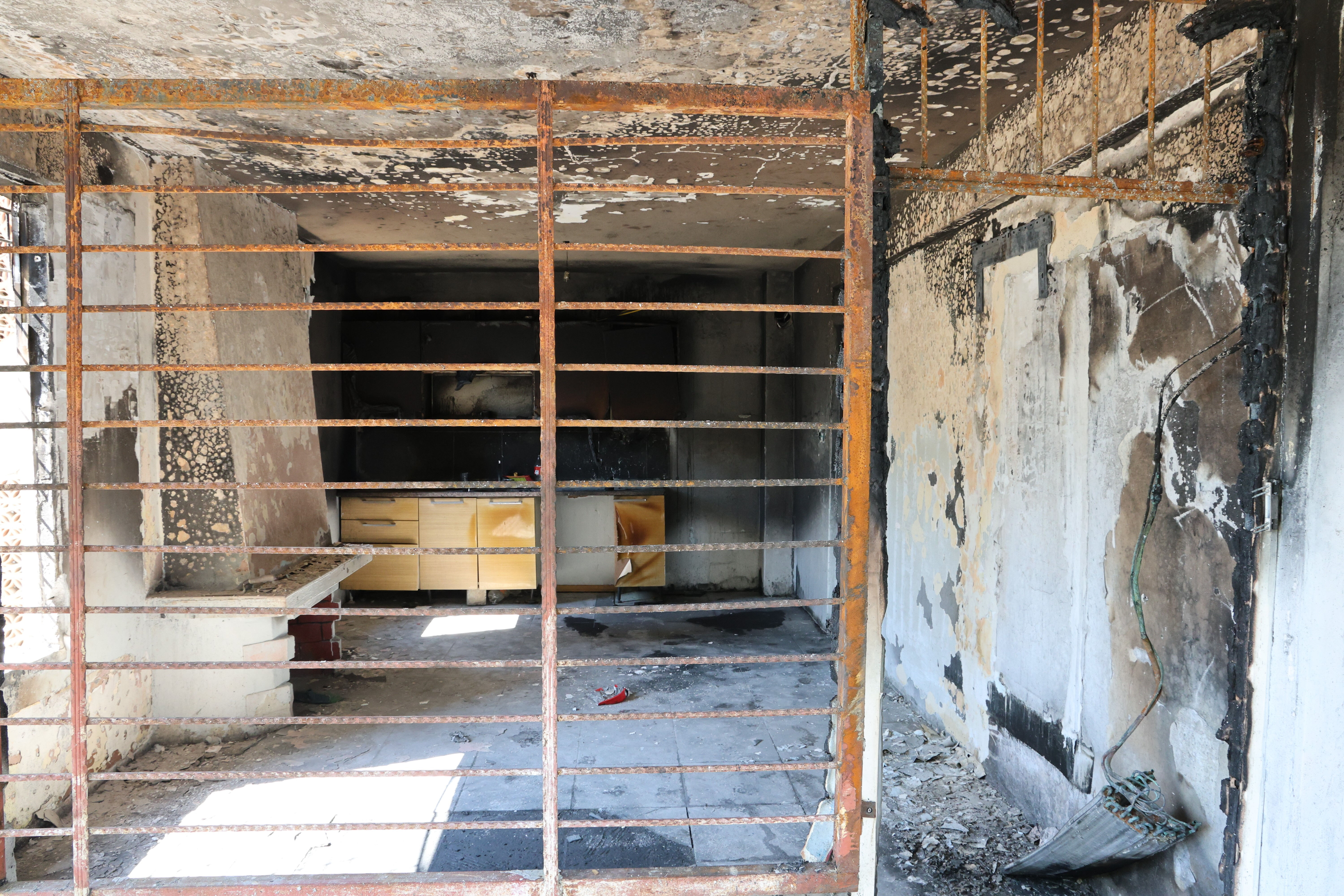 Hasretine dayanamayıp evine almıştı... Adana'da otizmli çocuk daireyi küle çevirdi - 3. Resim