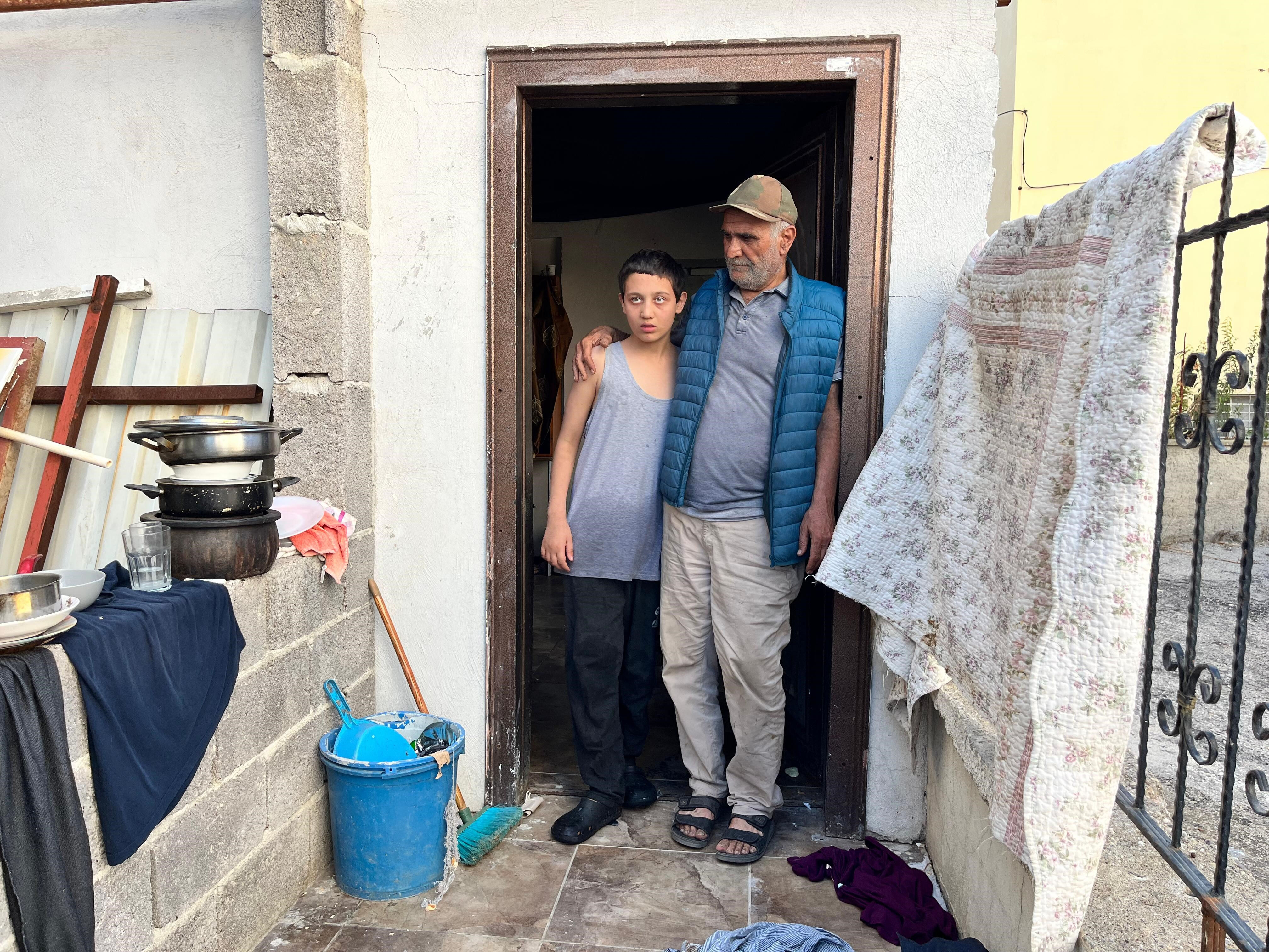 Hasretine dayanamayıp evine almıştı... Adana'da otizmli çocuk daireyi küle çevirdi - 1. Resim