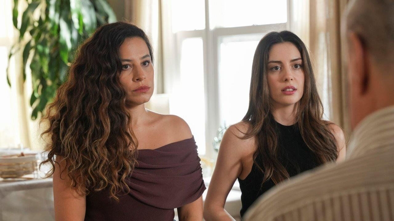 Karadut dizisinde Figen karakterini Aslı İnandık oynuyor  - 2. Resim