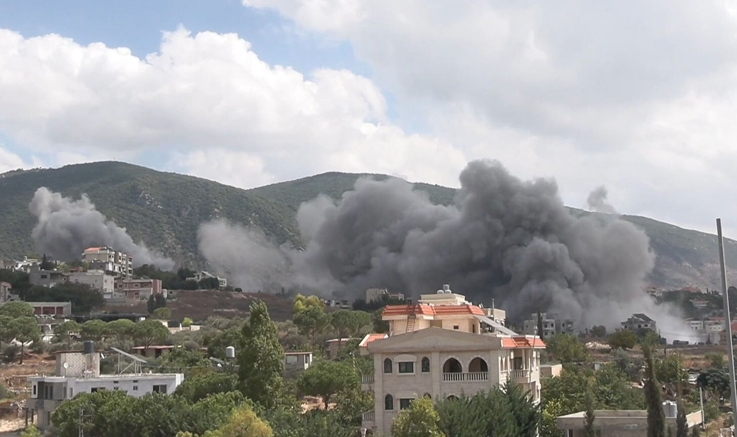 Lübnan'da son durum... İsrail yoğun bombardıman başlattı - 1. Resim