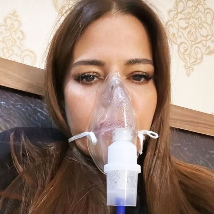 Sahneye kısa süre kala krizi girdi! Simge Sağın apar topar hastaneye kaldırıldı - 2. Resim