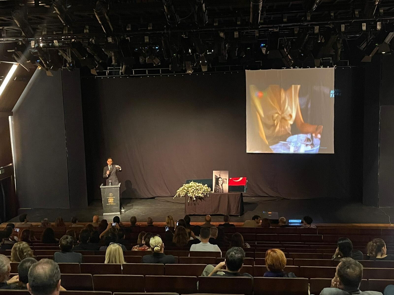 Tomris Giritlioğlu’na veda! Cansel Elçin gözyaşlarına boğuldu: Bu kadar güçlü bir insanla karşılaşmadım - 2. Resim