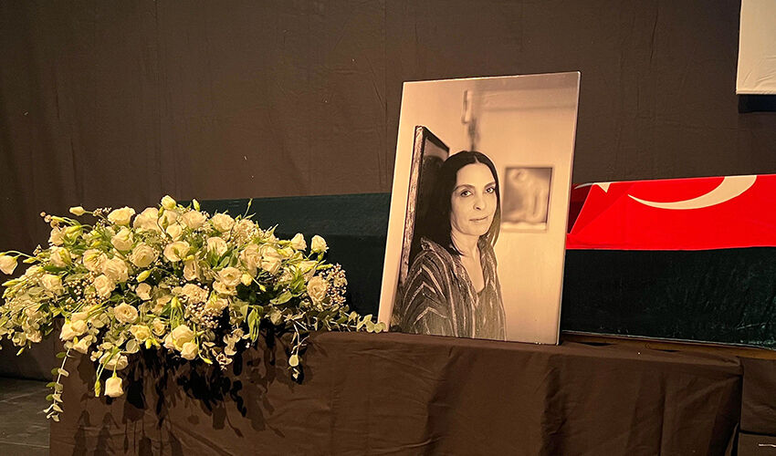 Tomris Giritlioğlu’na veda! Cansel Elçin gözyaşlarına boğuldu: Bu kadar güçlü bir insanla karşılaşmadım - 1. Resim