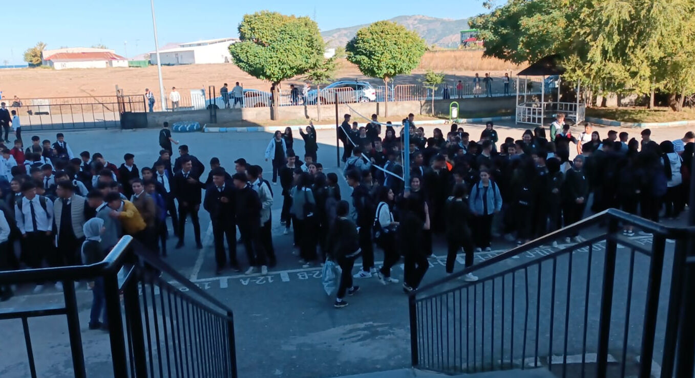 4.5 şiddetinde deprem! Çevre illerden de hissedildi - 1. Resim