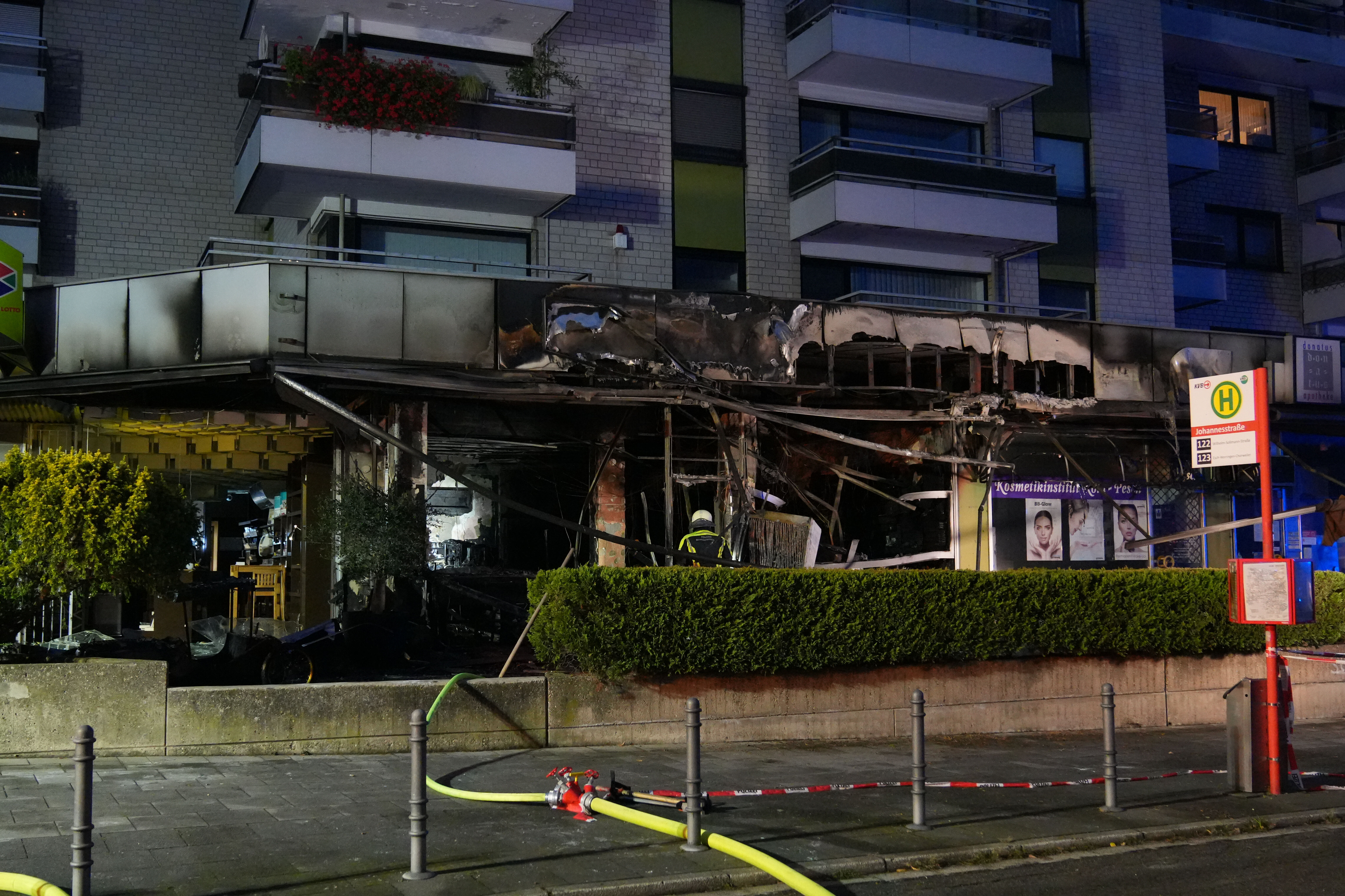 Almanya'da eylül ayındaki üçüncü patlama! Köln'deki olaylar terör saldırısı mı? Almanya'da Eylül ayındaki üçüncü patlama! Köln'deki olaylar terör mü? - 1. Resim