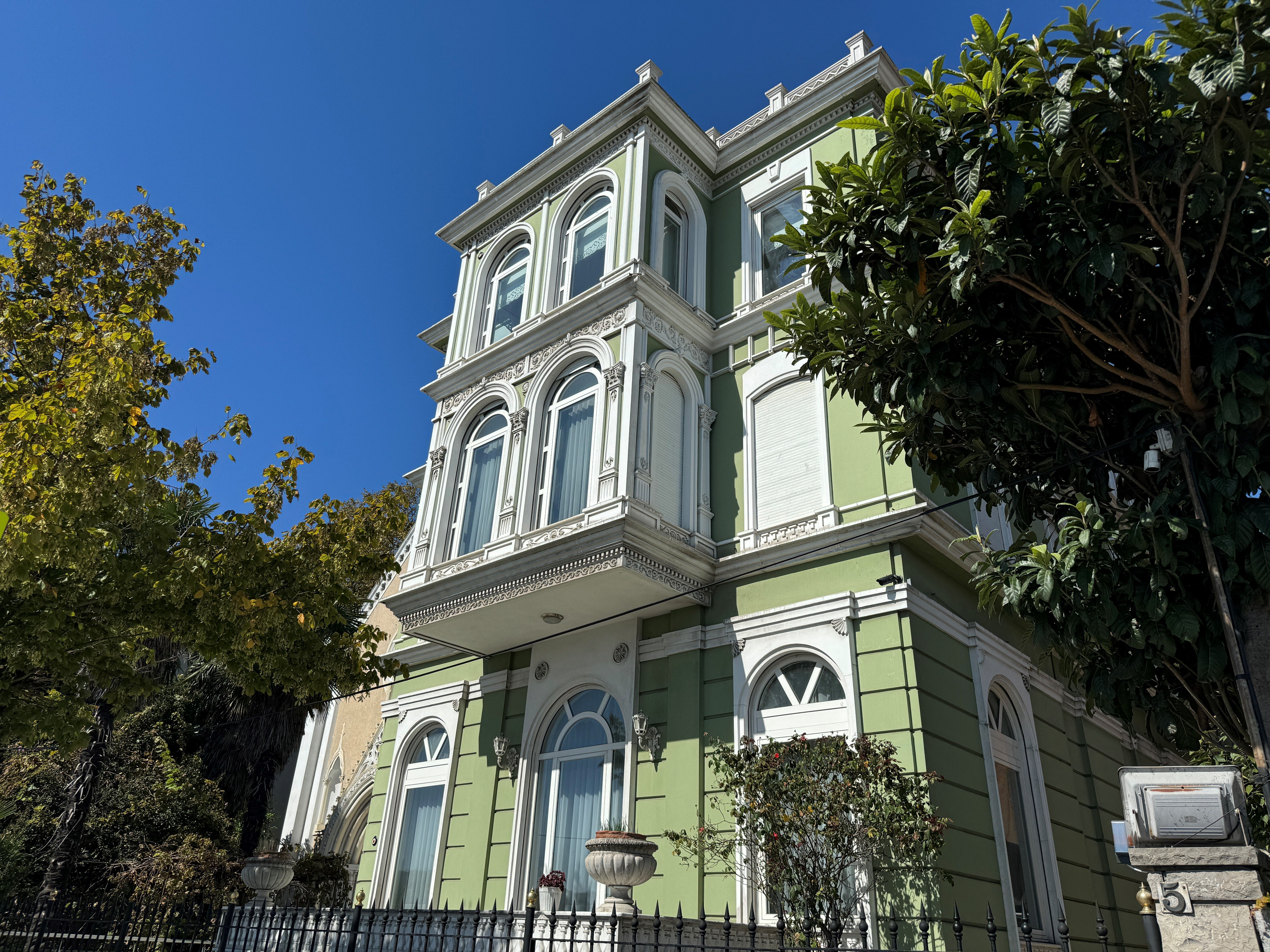 Sarıyer'deki boğaza sıfır yalı satışa çıkarıldı, fiyatı dudak uçuklattı! Ünlü müzenin hemen yanında Boğaza sıfır yalı satıldı, fiyatı dudak uçuklattı! Ünlü müzenin hemen yanında - 1. Resim