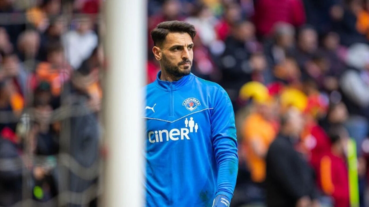 Galatasaray'da forma giyen 33 yaşındaki Günay Güvenç Almanya doğumlu Galatasaray'da forma giyen 33 yaşındaki Günay Güvenç Almanya doğumlu - 1. Resim